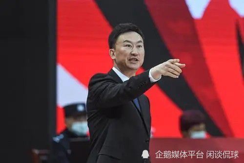 美女扒开大腿让男人捅