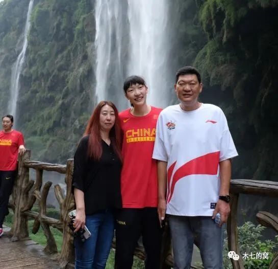 很色的床上视频